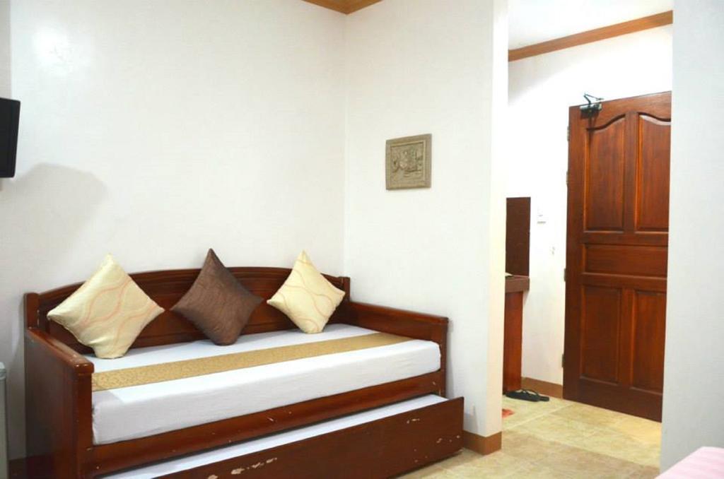Casa D' Estrella Apartelle Balabag  Habitación foto