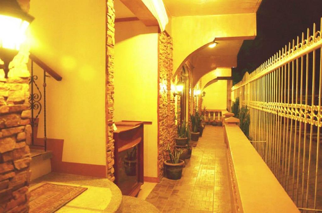Casa D' Estrella Apartelle Balabag  Exterior foto
