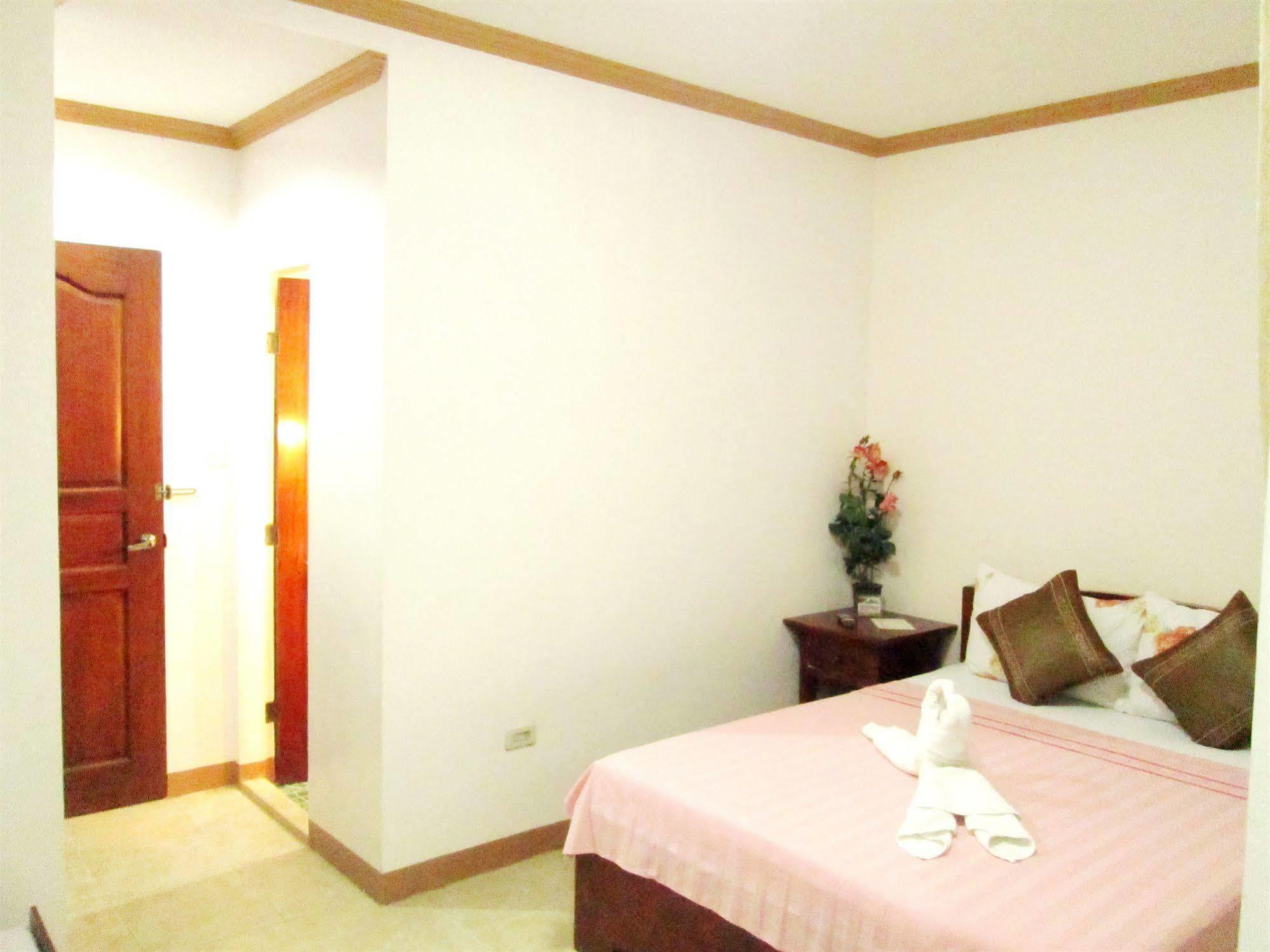 Casa D' Estrella Apartelle Balabag  Exterior foto